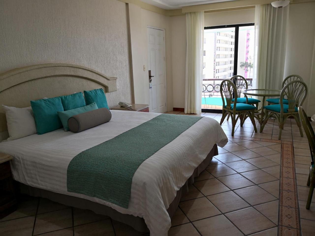 Double Room with Balcony,721305319:JPEG